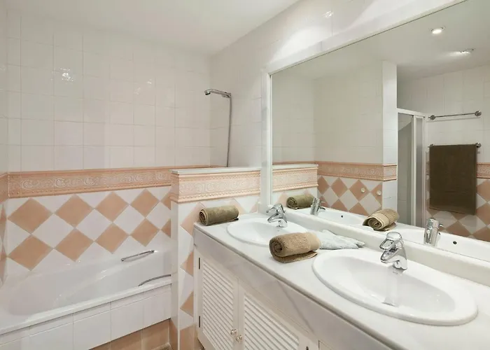 Hacienda Playa Elviria 公寓 *